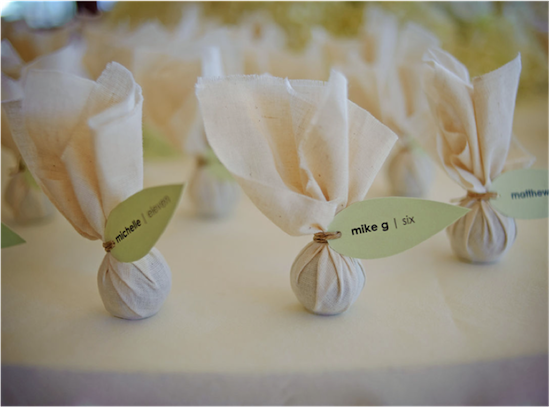 Elegant wedding favors with name tags, decorative table setting
