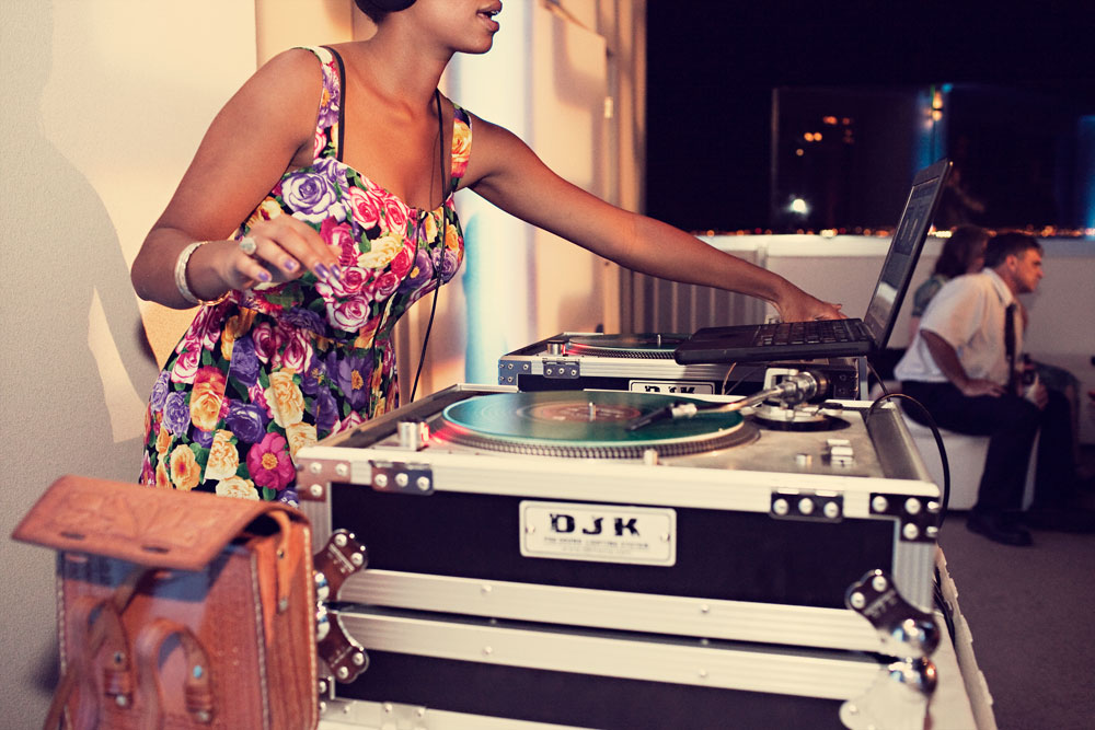 1960s-mad-men-theme-wedding