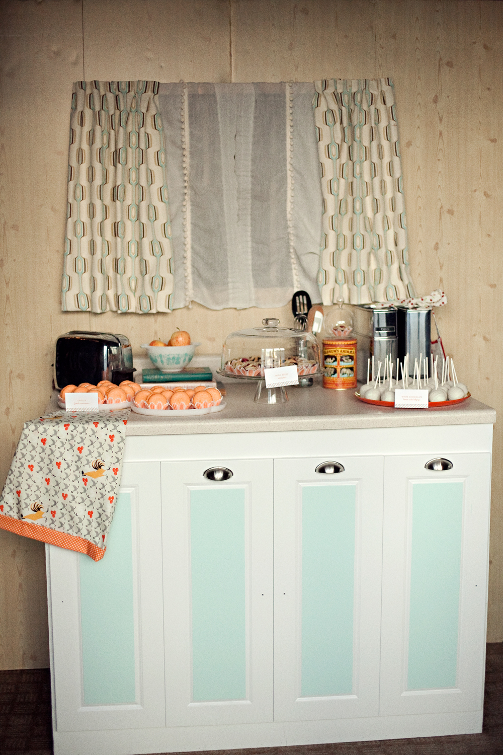 1960s-mad-men-theme-wedding