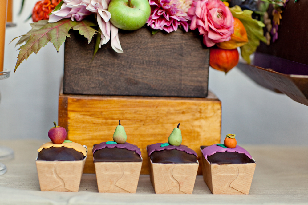 embellished-chocolate-fondant-wedding