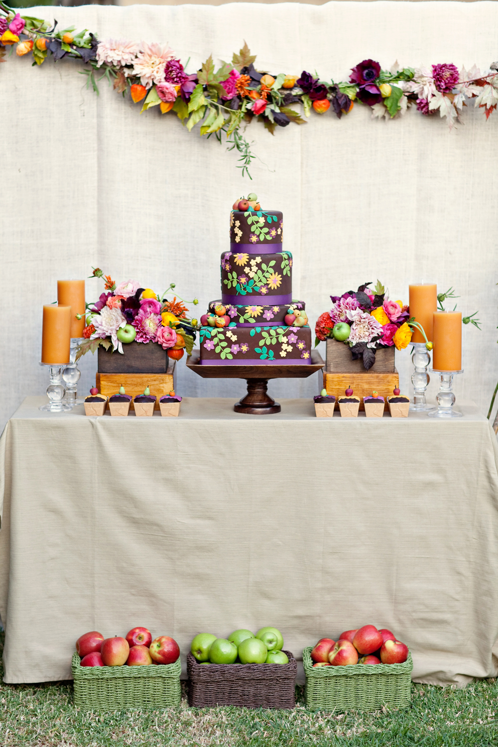 embellished-chocolate-fondant-wedding