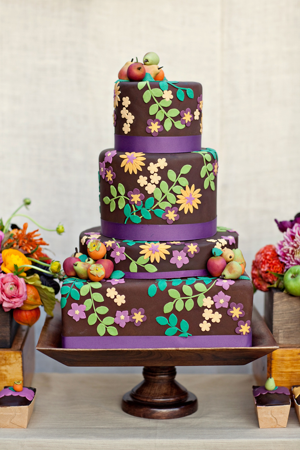 embellished-chocolate-fondant-wedding