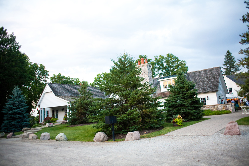 michigan-barn-yard-wedding