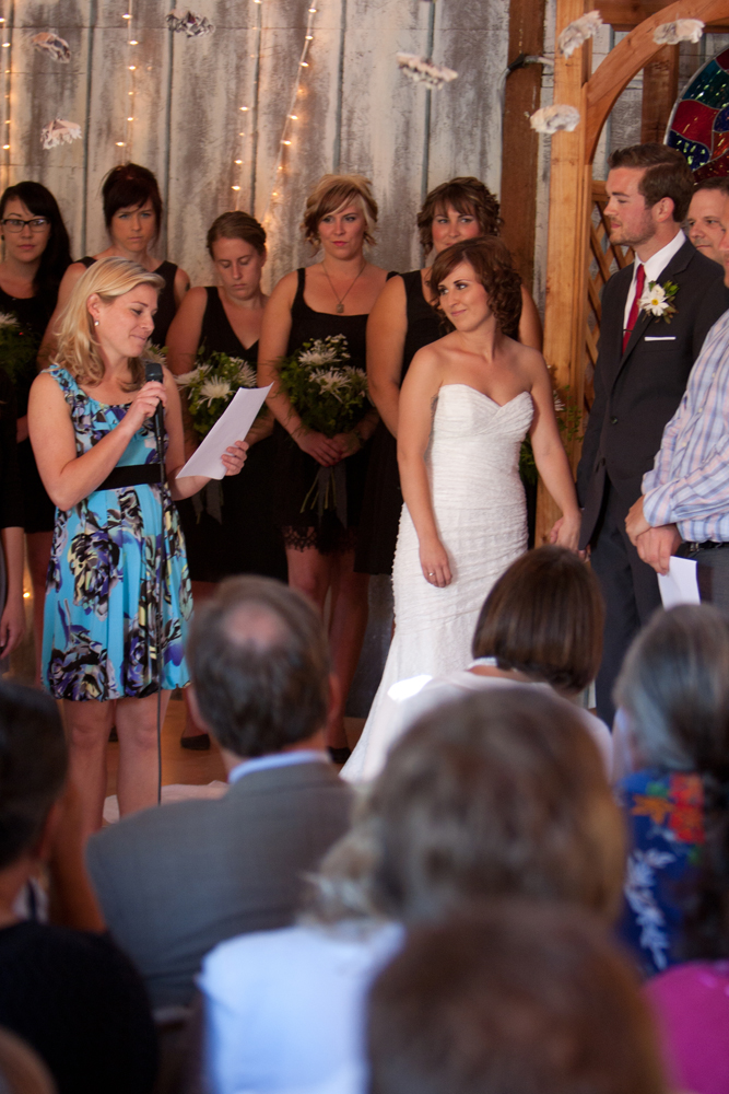 barn-yard-wedding-with-antique-touches