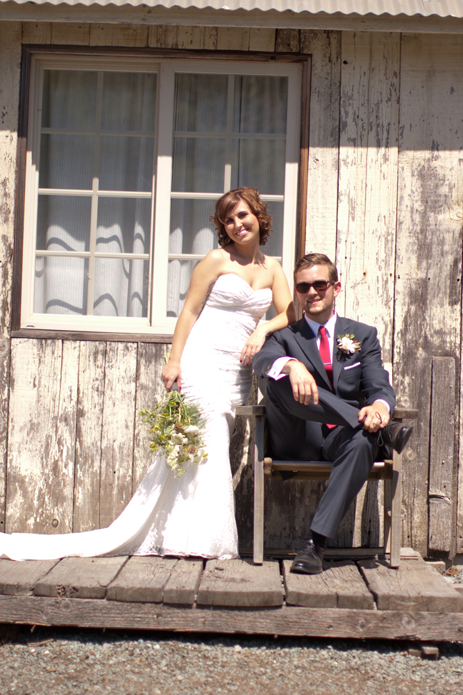barn-yard-wedding-with-antique-touches