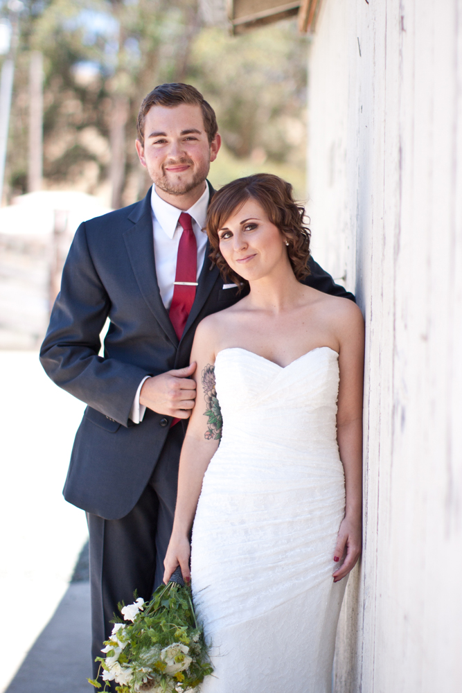 barn-yard-wedding-with-antique-touches