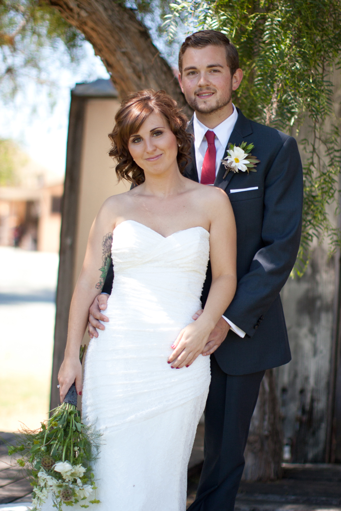 barn-yard-wedding-with-antique-touches
