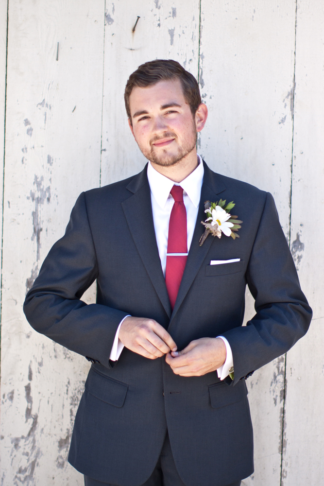 barn-yard-wedding-with-antique-touches