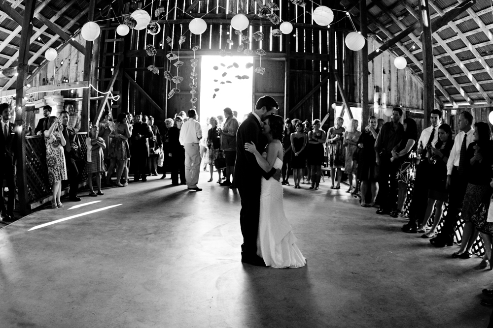 barn-yard-wedding-with-antique-touches