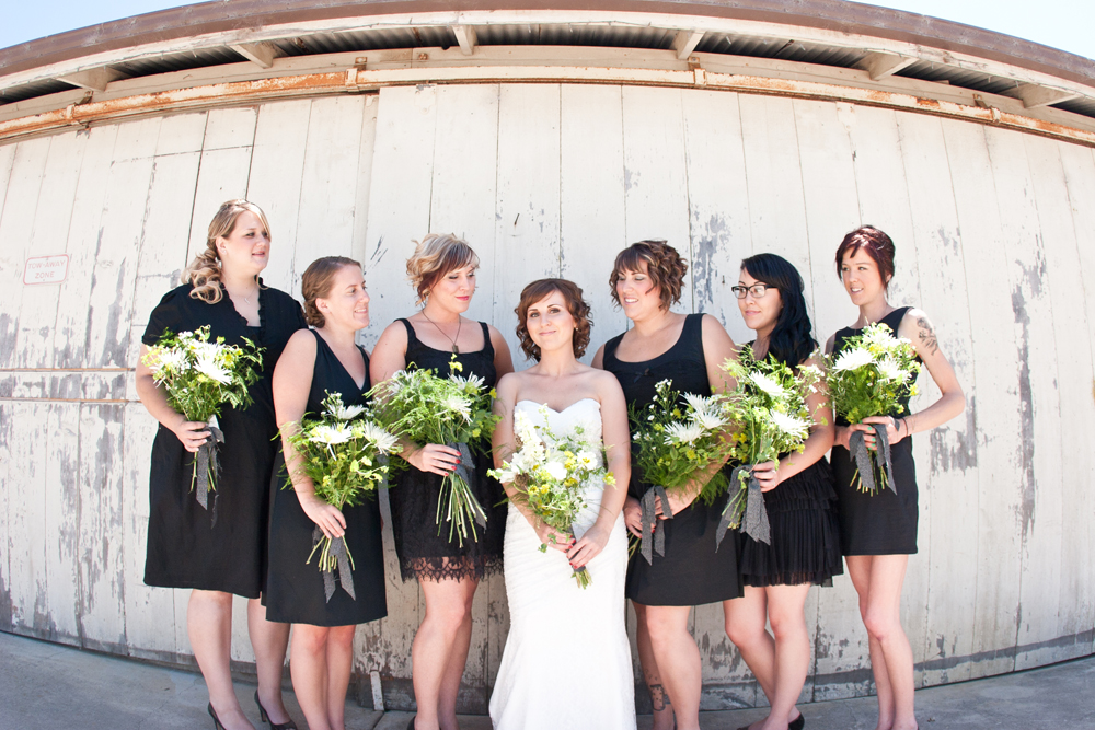 barn-yard-wedding-with-antique-touches