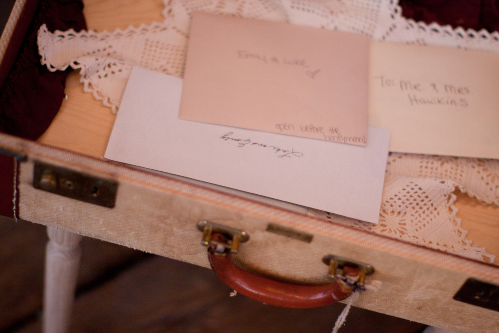 barn-yard-wedding-with-antique-touches