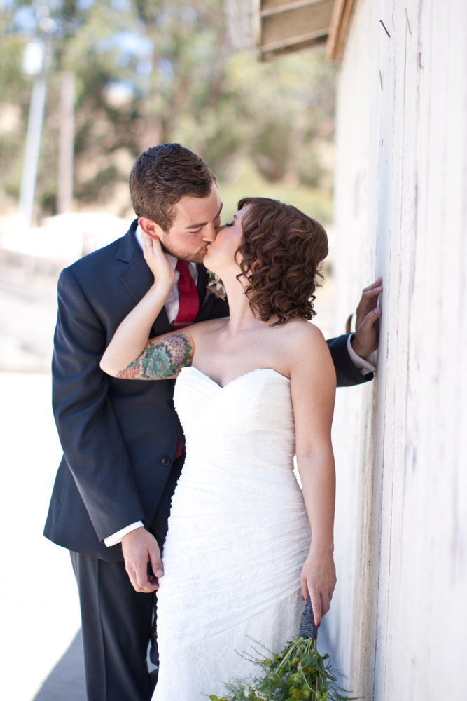 barn-yard-wedding-with-antique-touches