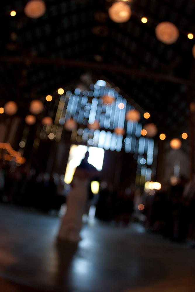 barn-yard-wedding-with-antique-touches