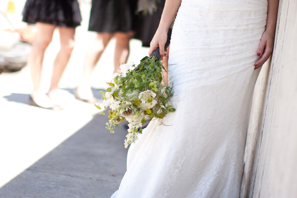 barn-yard-wedding-with-antique-touches