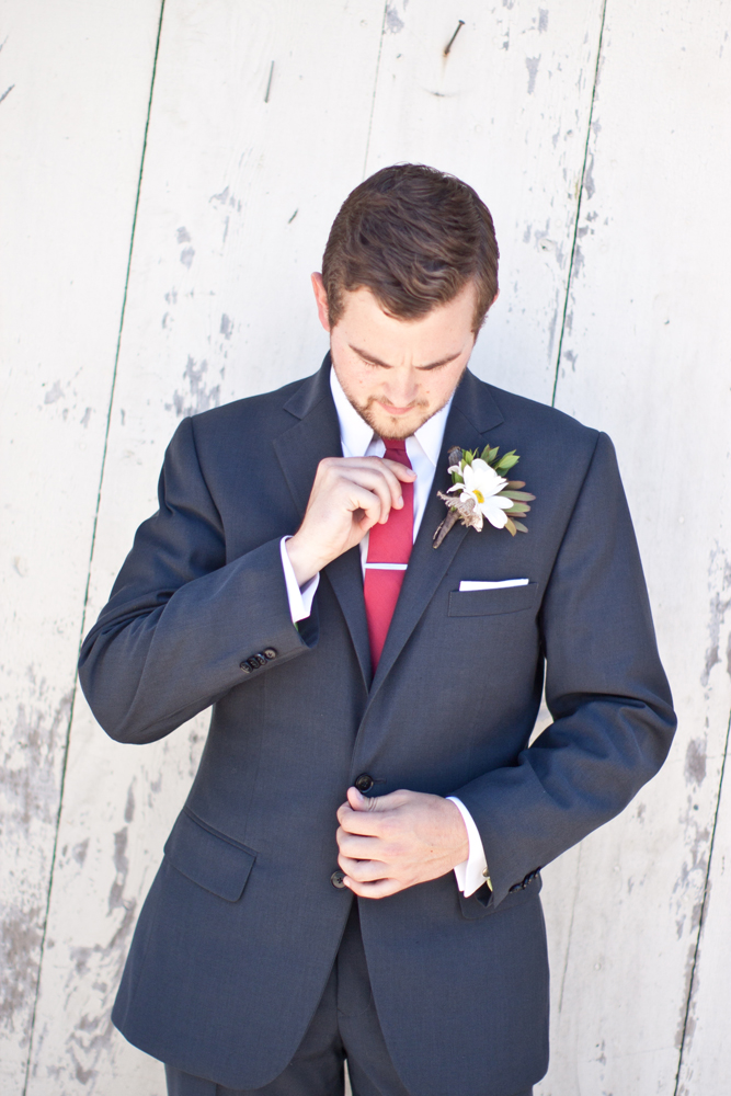 barn-yard-wedding-with-antique-touches