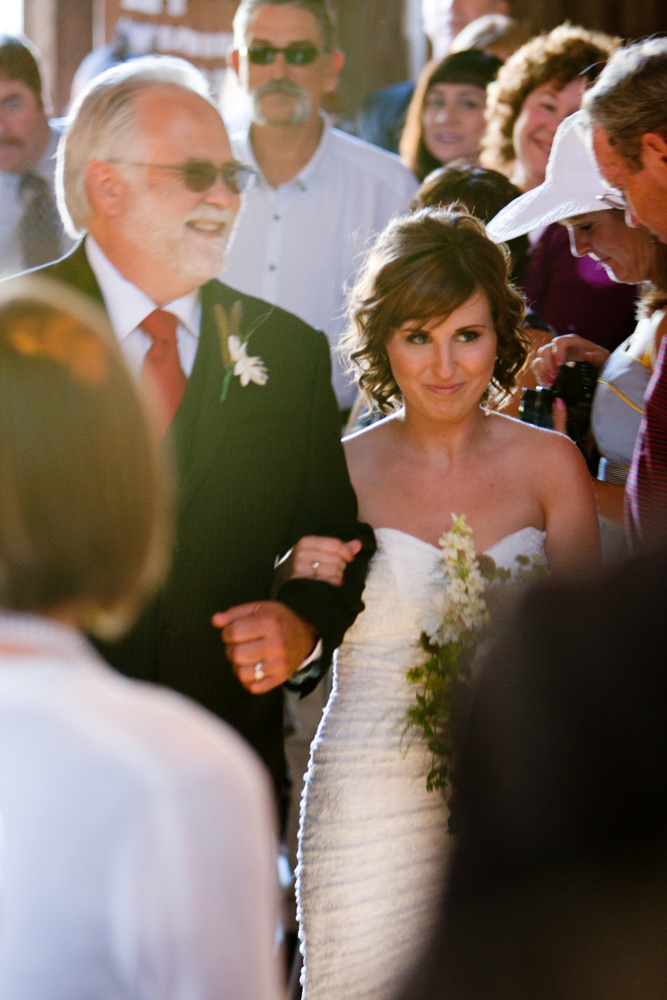 barn-yard-wedding-with-antique-touches