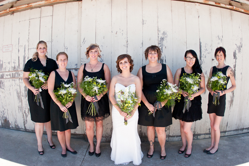barn-yard-wedding-with-antique-touches