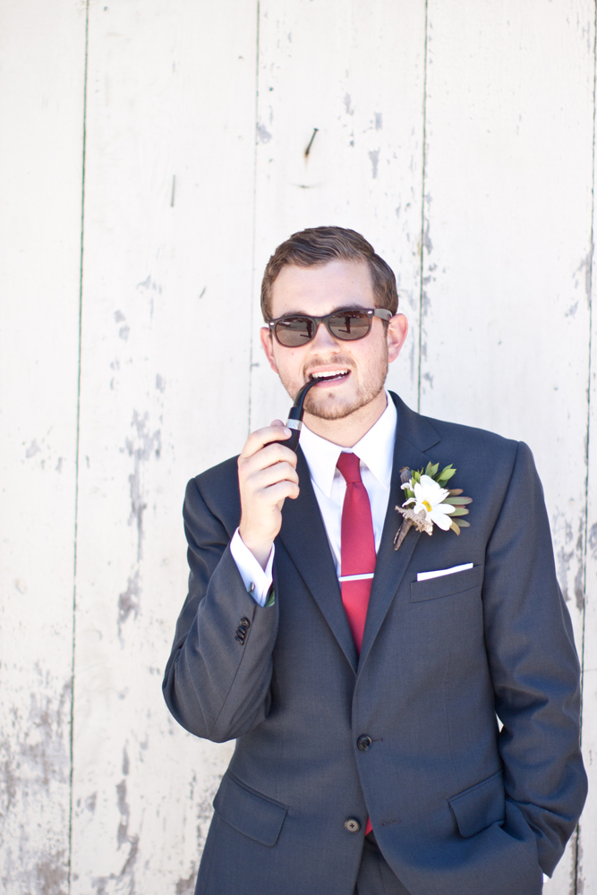 barn-yard-wedding-with-antique-touches