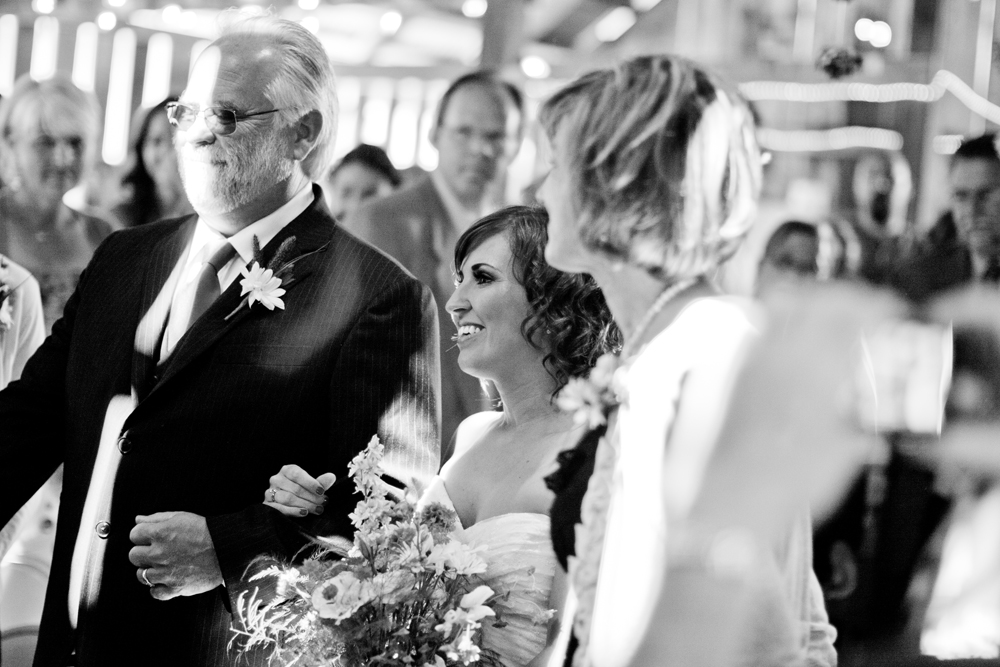 barn-yard-wedding-with-antique-touches