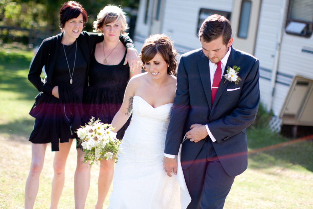 barn-yard-wedding-with-antique-touches