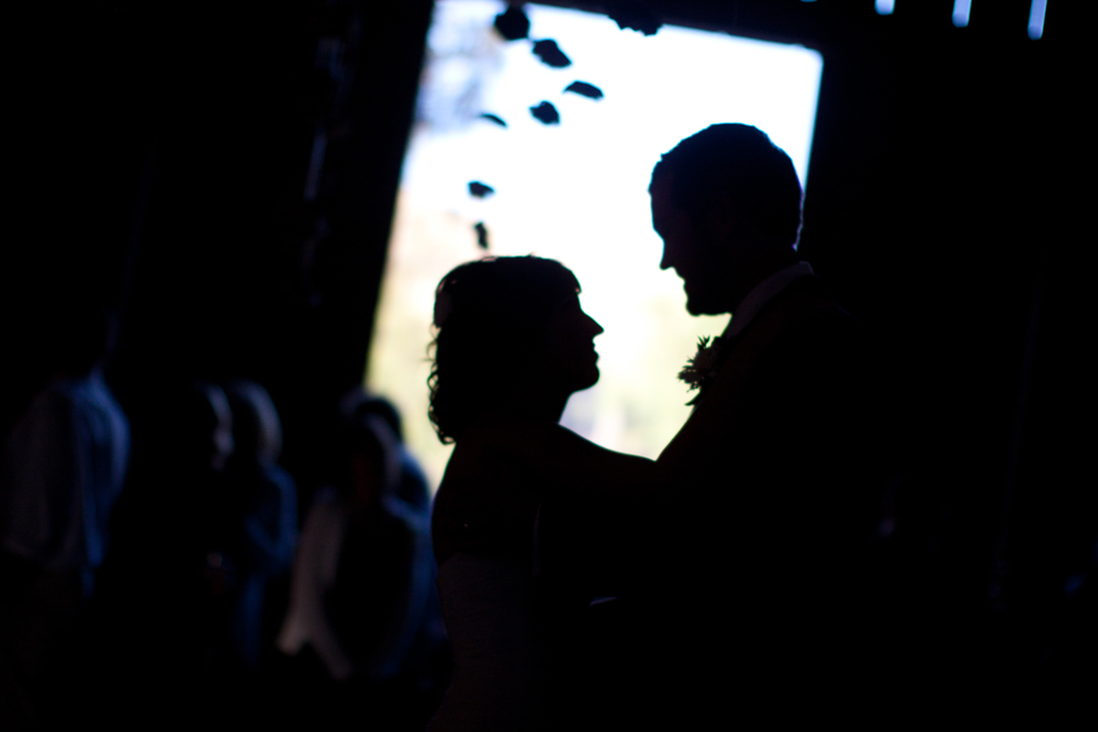 barn-yard-wedding-with-antique-touches