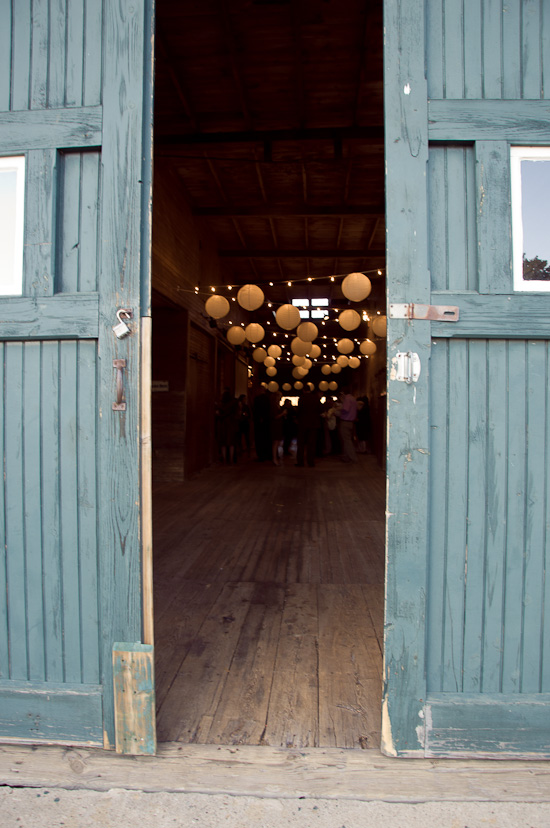classic-maine-farmhouse-wedding-by