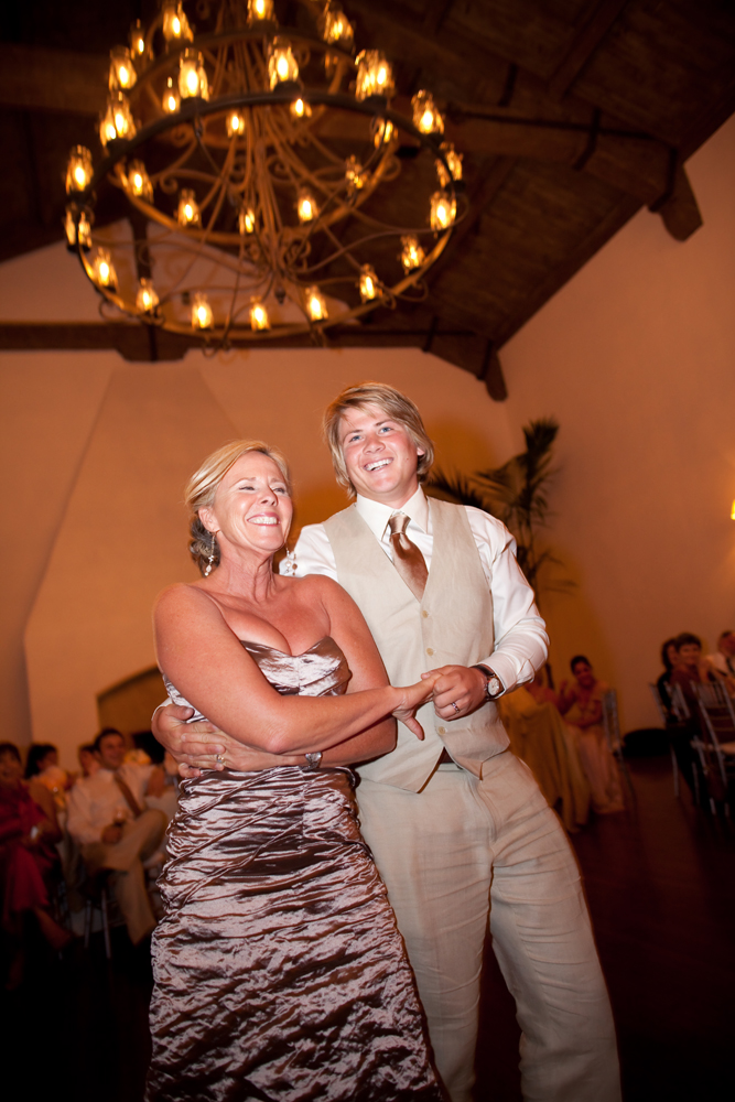 elegant-peach-wedding-ideas