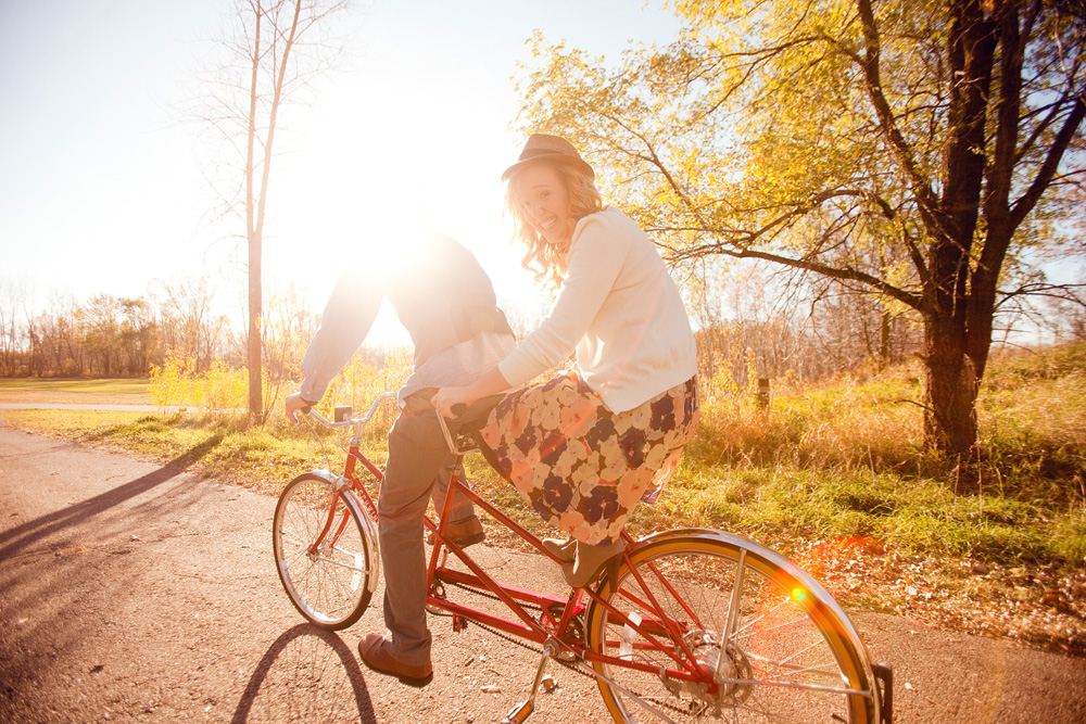 fall-tandem-bike-engagement-session