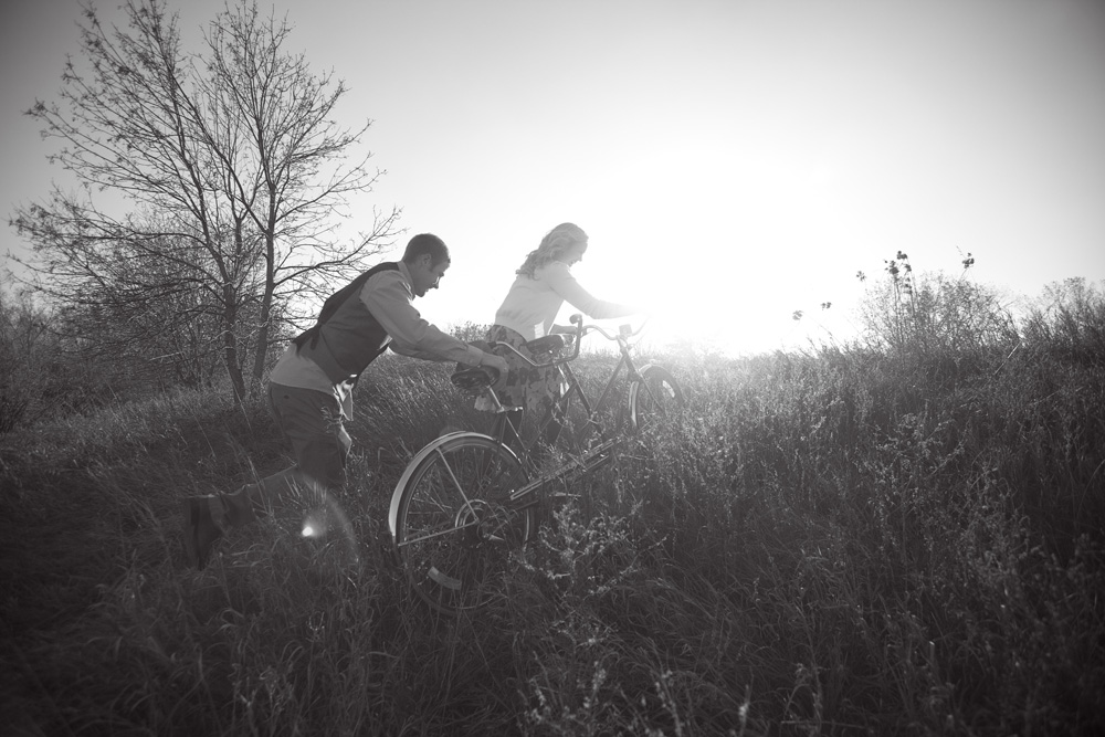 fall-tandem-bike-engagement-session