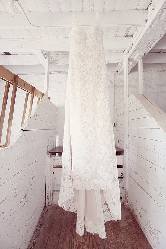 a-barn-yard-wedding-by-simply-bloom