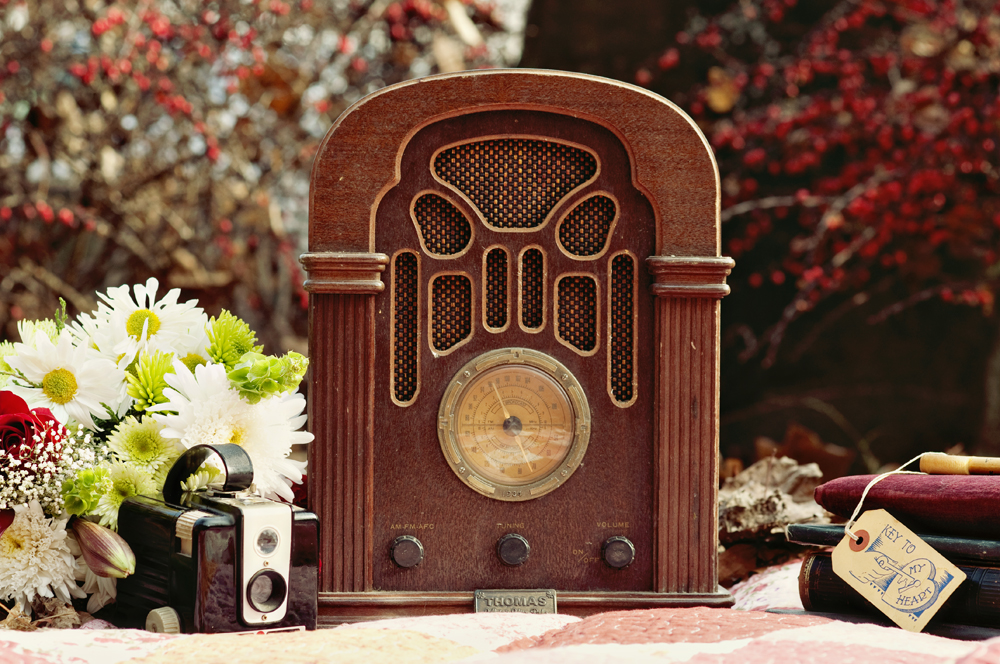 vintage-style-engagement-by-jamie