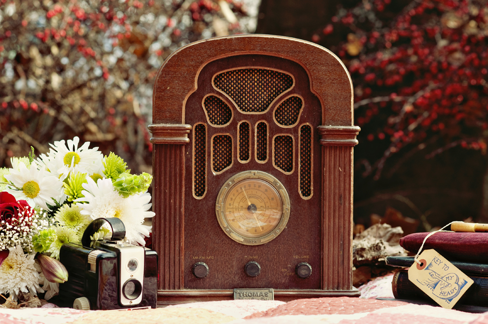 vintage-style-engagement-by-jamie
