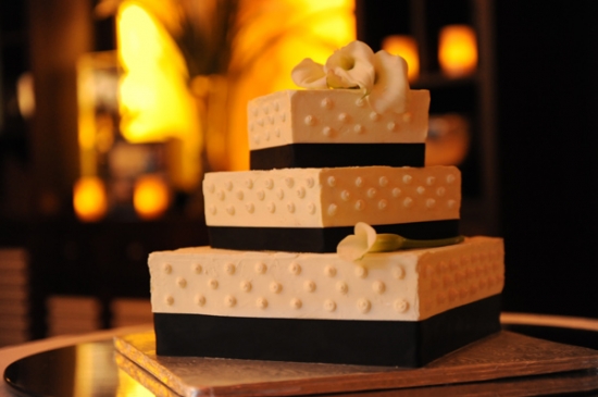 Elegant black and white wedding cake