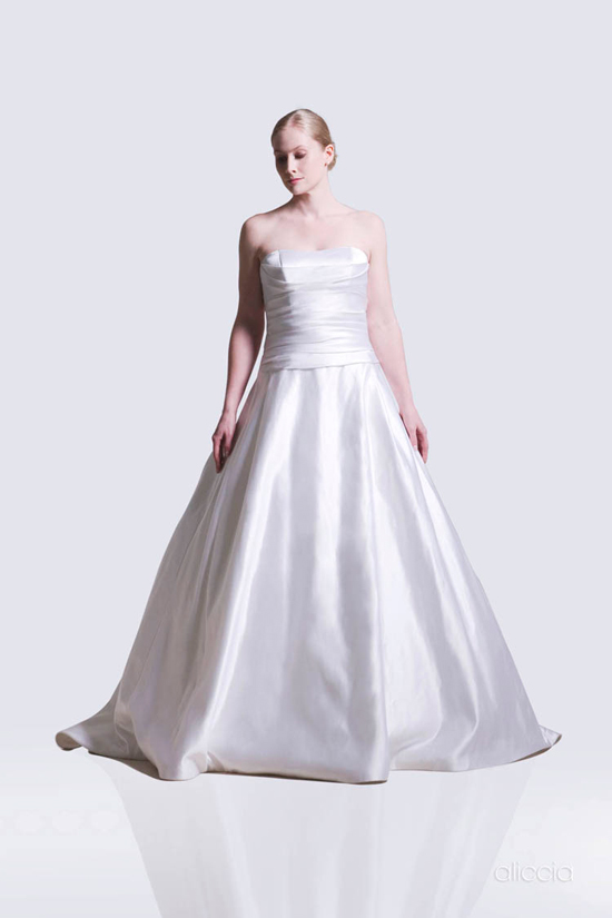 lova-wedding-dresses