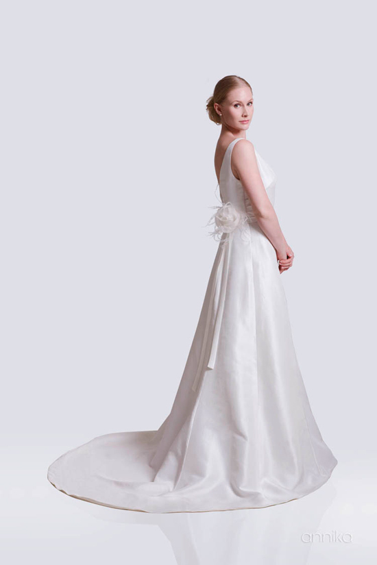 lova-wedding-dresses