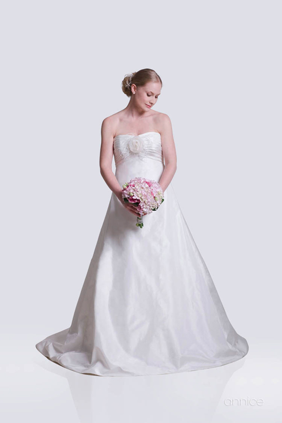 lova-wedding-dresses