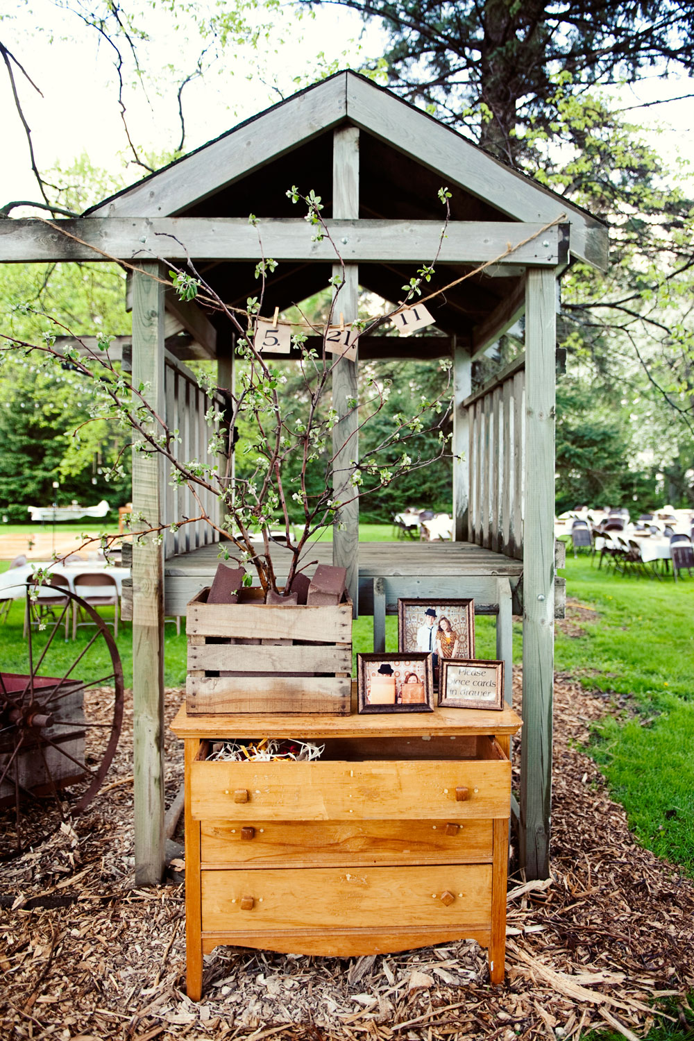 homemade-minnesota-backyard-wedding