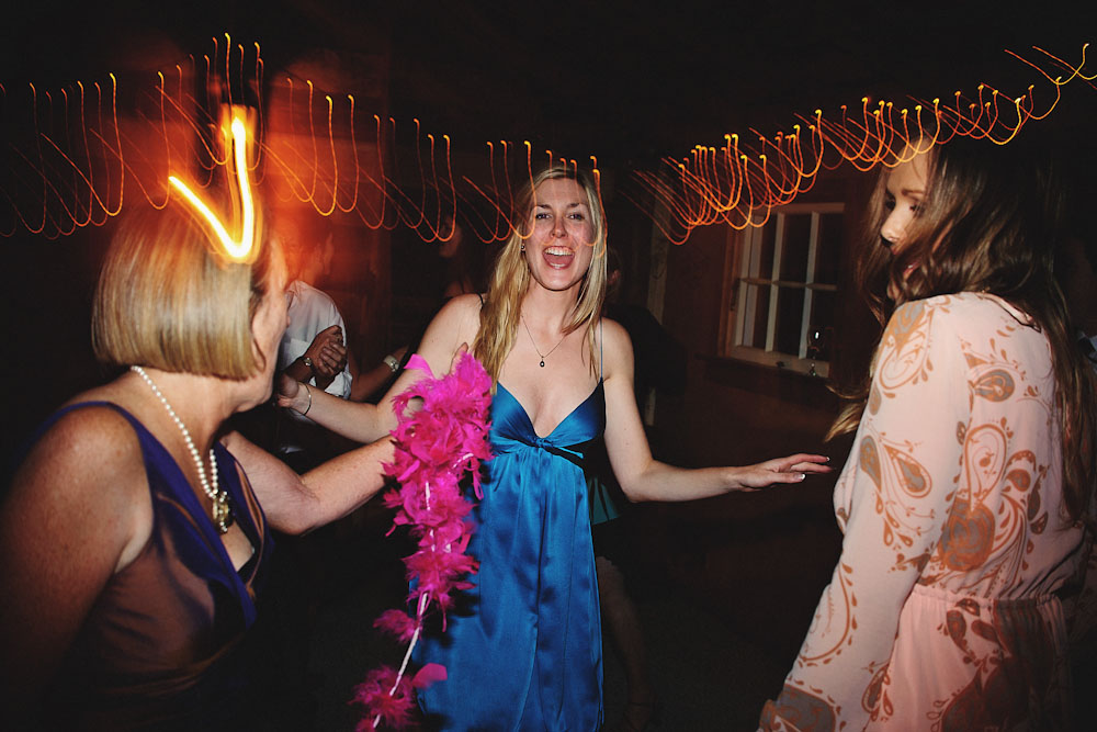 new-zealand-barn-yard-wedding
