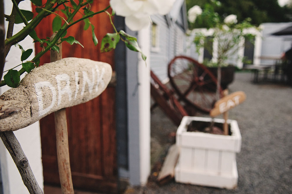 new-zealand-barn-yard-wedding