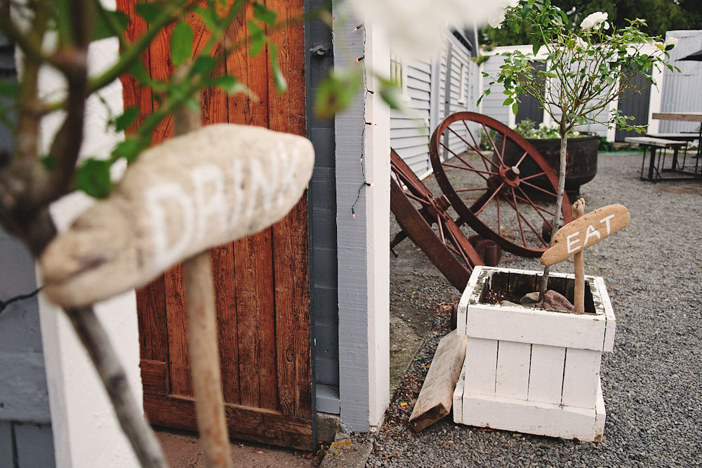 new-zealand-barn-yard-wedding