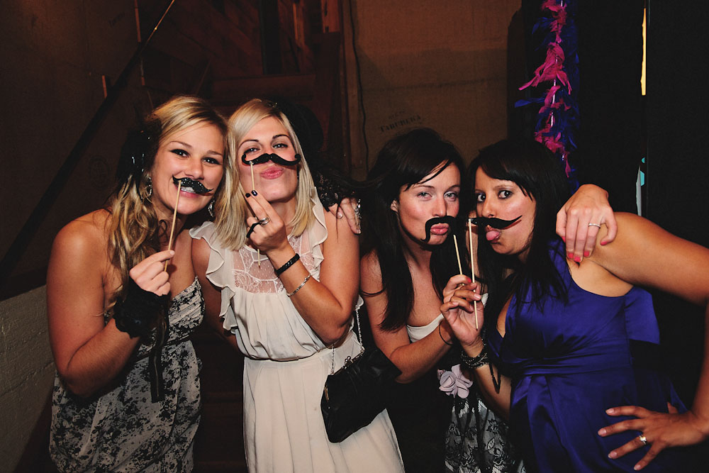 new-zealand-barn-yard-wedding
