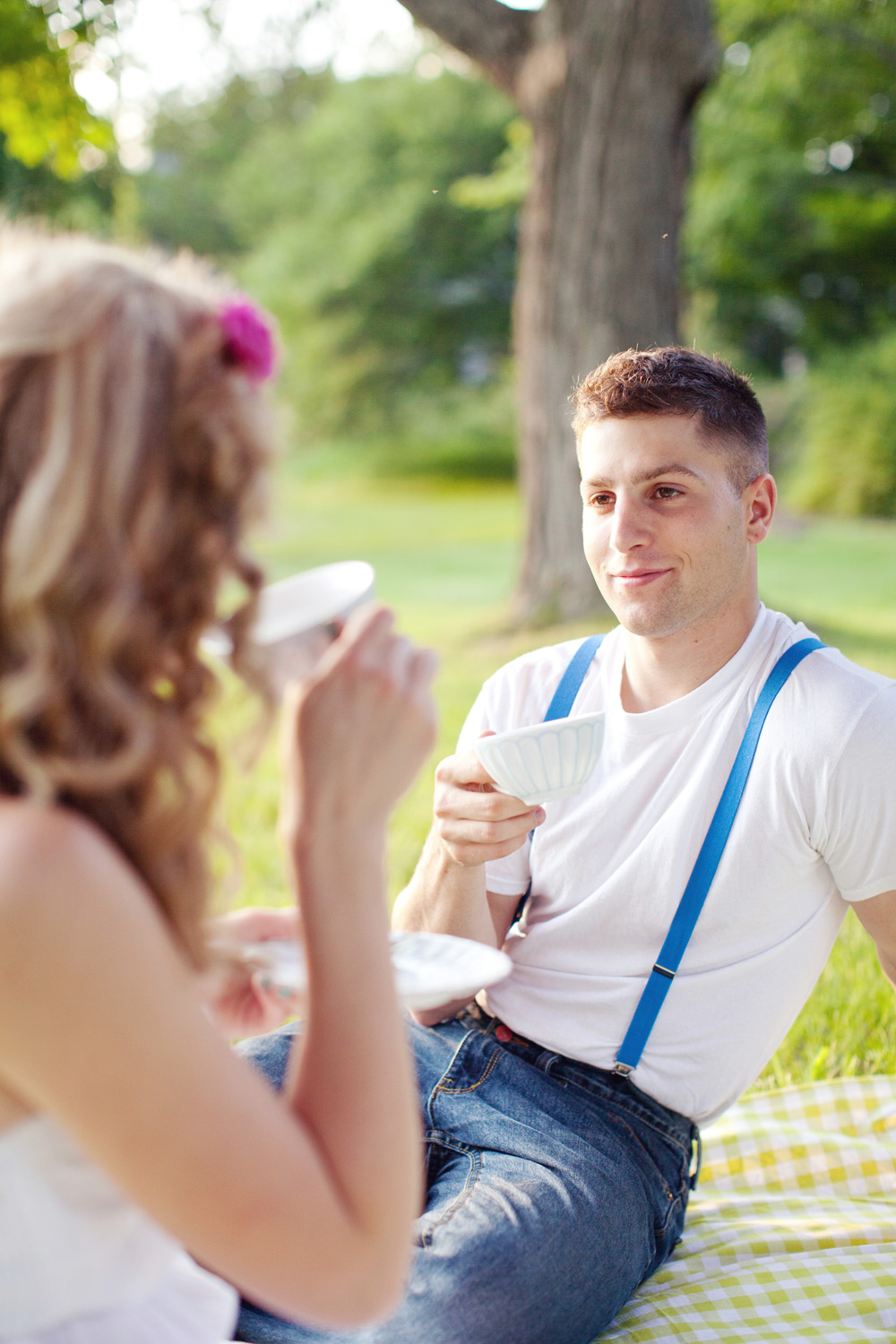 tea-and-cupcakes-engagement-session