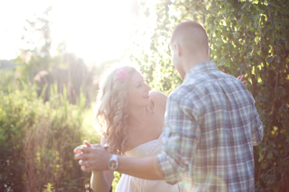 tea-and-cupcakes-engagement-session