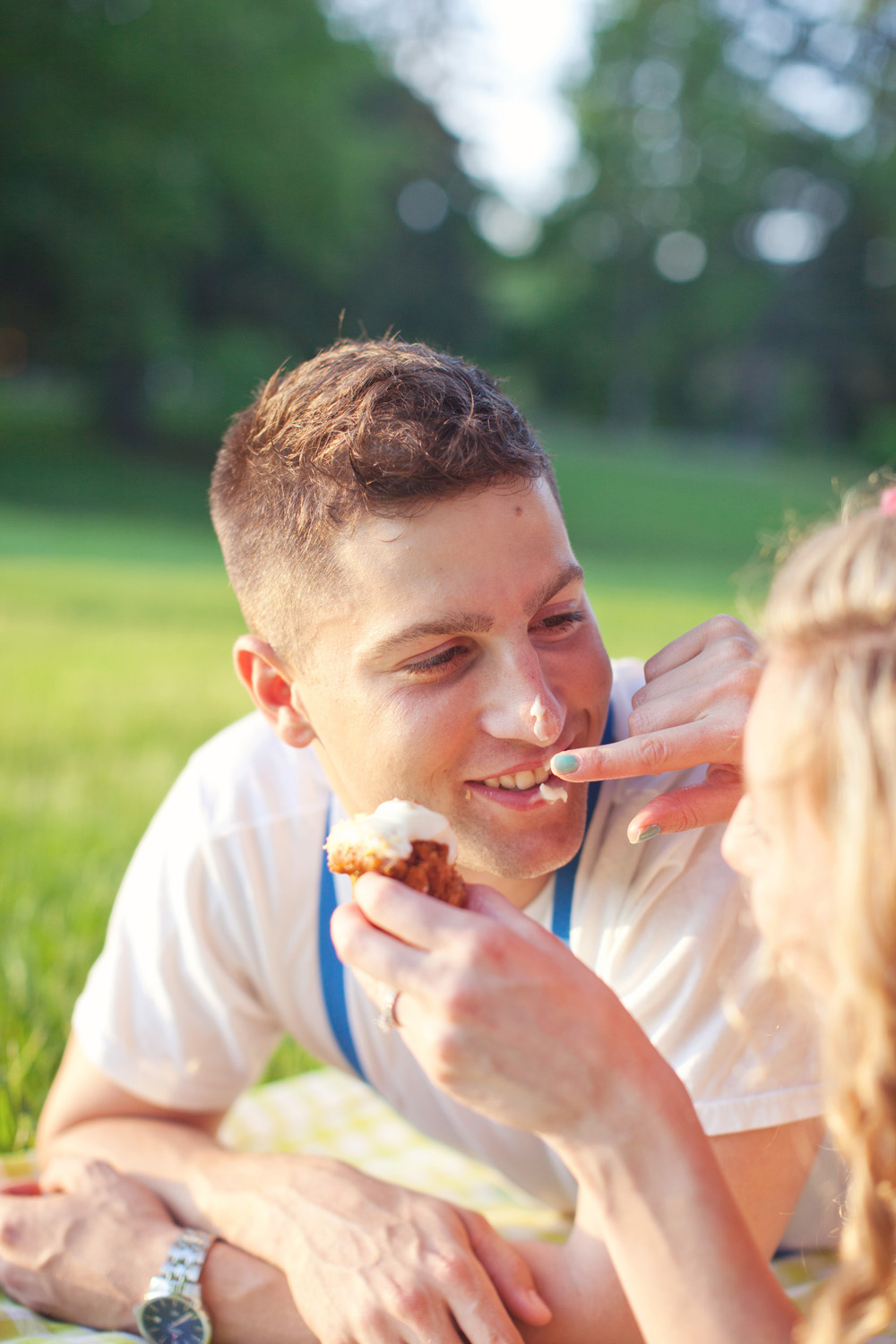 tea-and-cupcakes-engagement-session