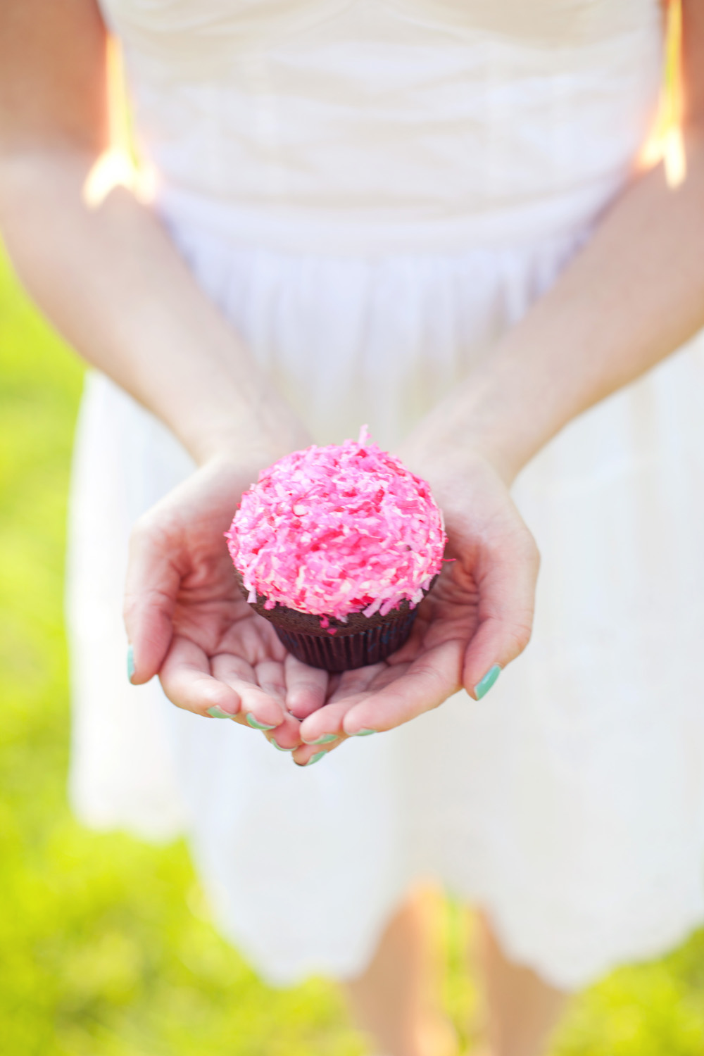 tea-and-cupcakes-engagement-session