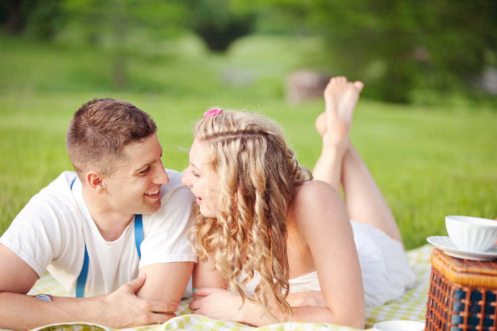 tea-and-cupcakes-engagement-session