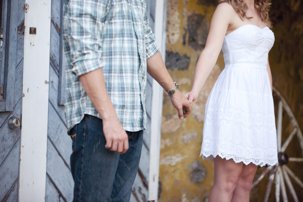 tea-and-cupcakes-engagement-session