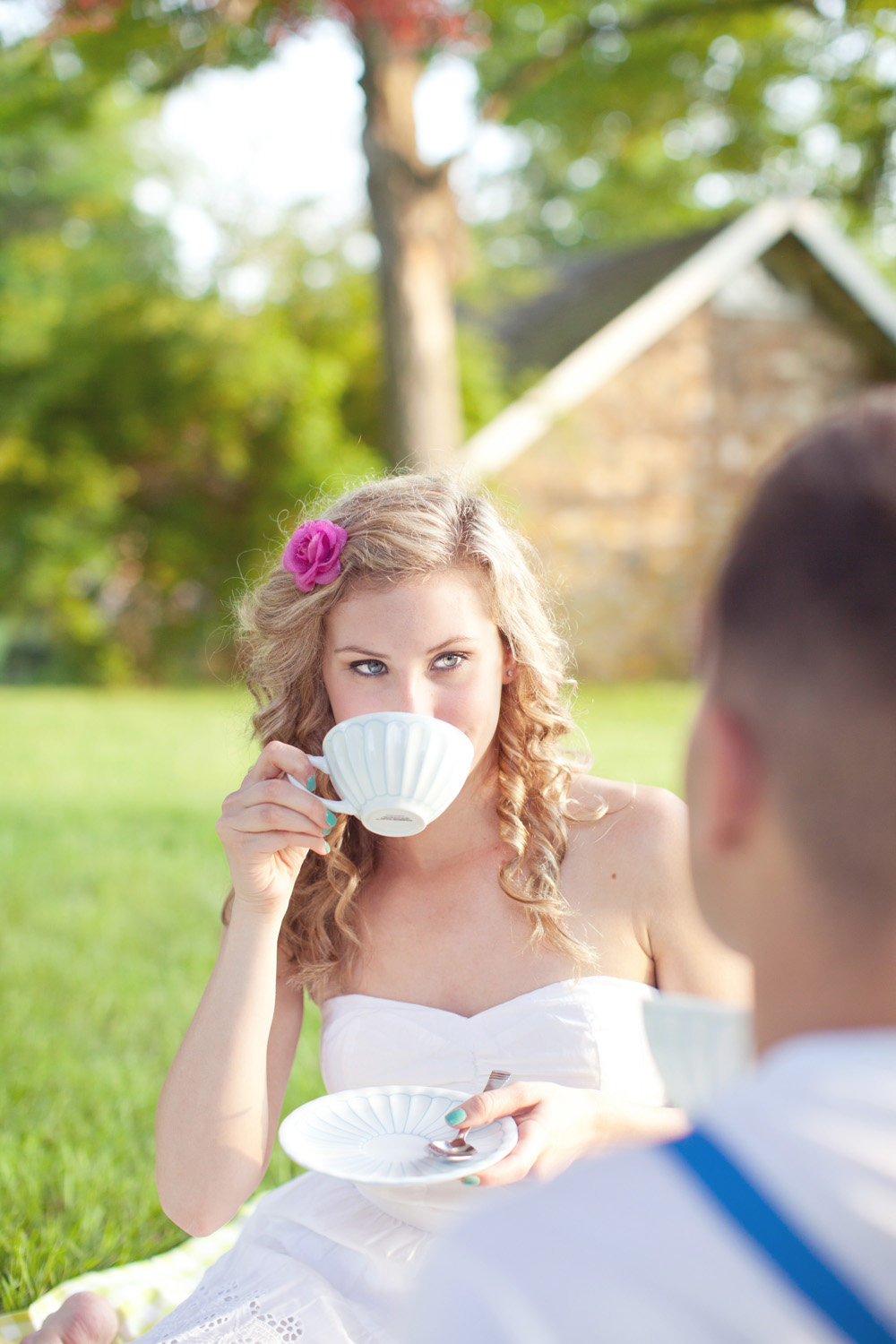 tea-and-cupcakes-engagement-session