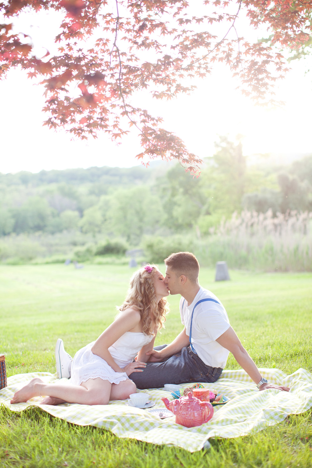 tea-and-cupcakes-engagement-session