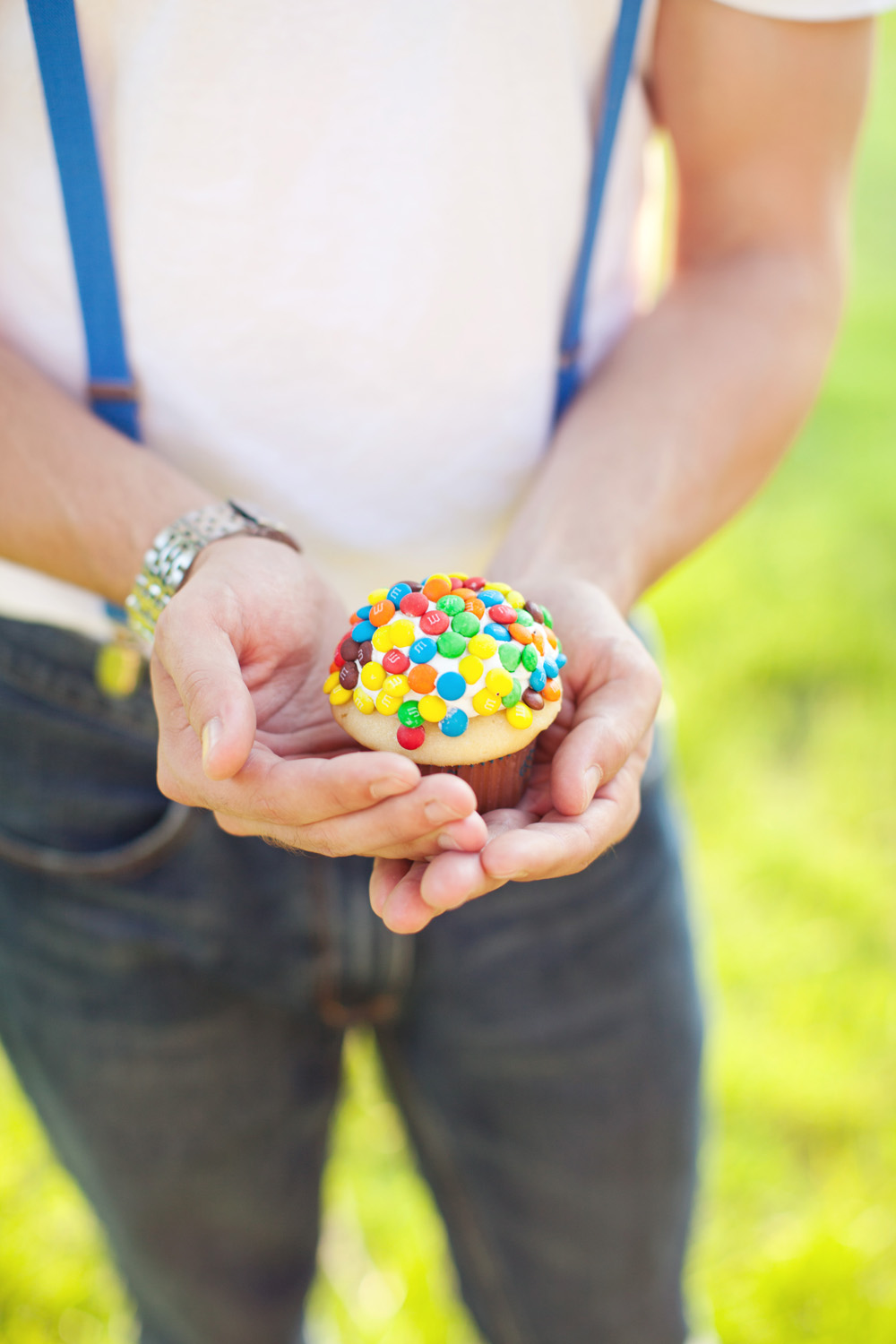 tea-and-cupcakes-engagement-session